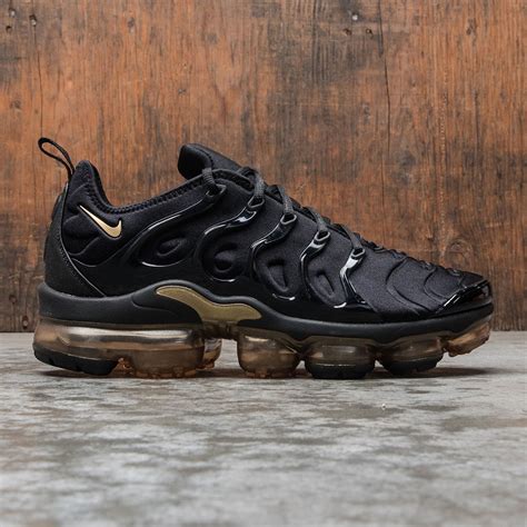 nike air vapormax black gold